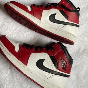 Air Jordan 1 mid Chicago 2020